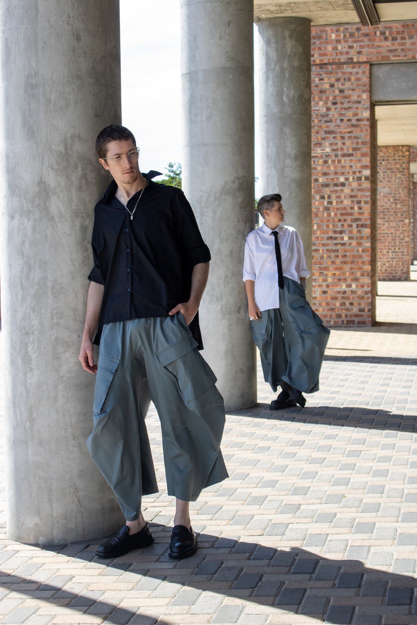 Hendrik Willem Barrel Cargo Pant in blue – Cotton Twill